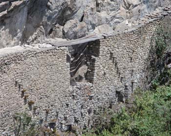 Die Inkabrücke in Machu Picchu